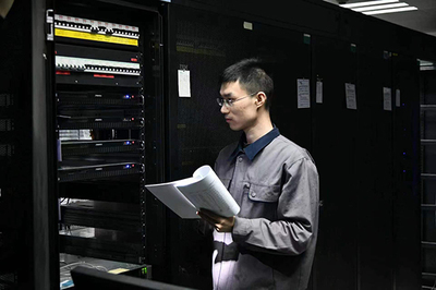 無懼挑戰(zhàn)的網(wǎng)絡(luò)安全衛(wèi)士——記全國(guó)五一勞動(dòng)獎(jiǎng)?wù)芦@得者王堯的網(wǎng)絡(luò)技術(shù)研究